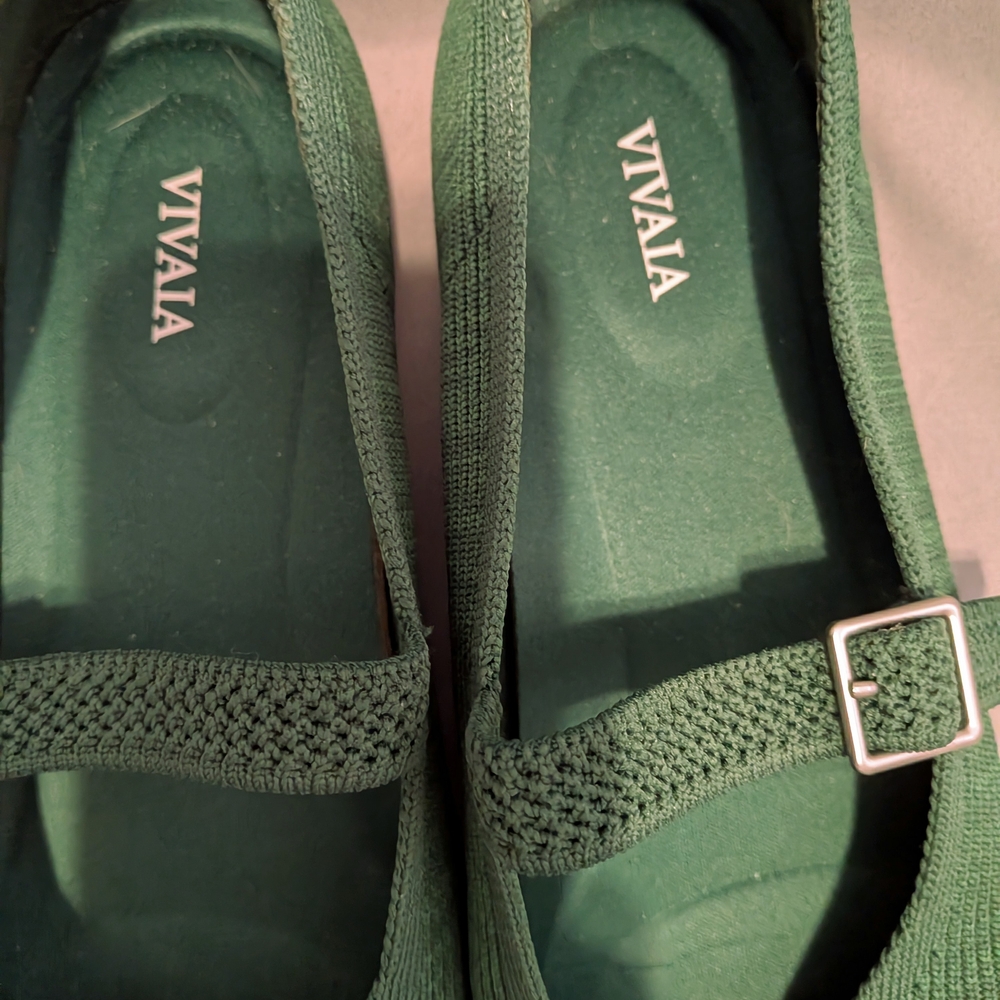 Vivaia Women's Classic Green Flats Size 10 - Picture 2 of 9